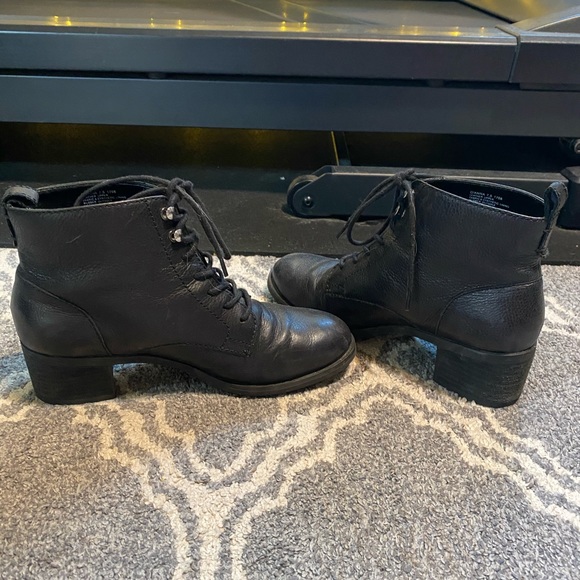 Tara M. Gianna lace up boot - Picture 5 of 8